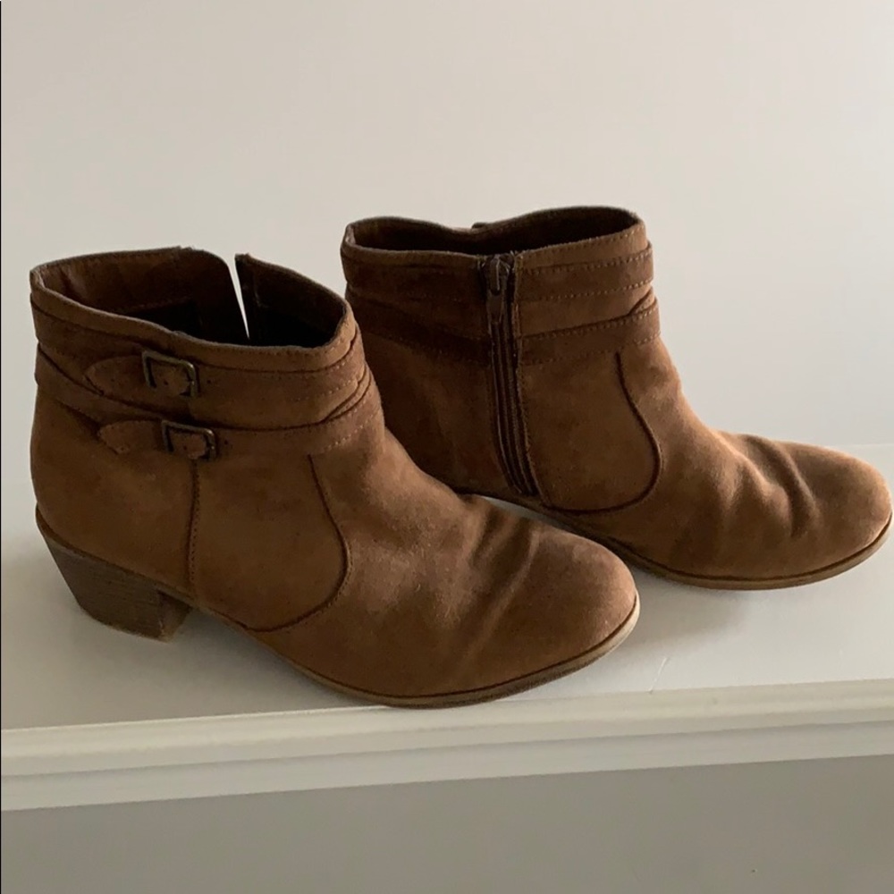 American Eagle suede booties